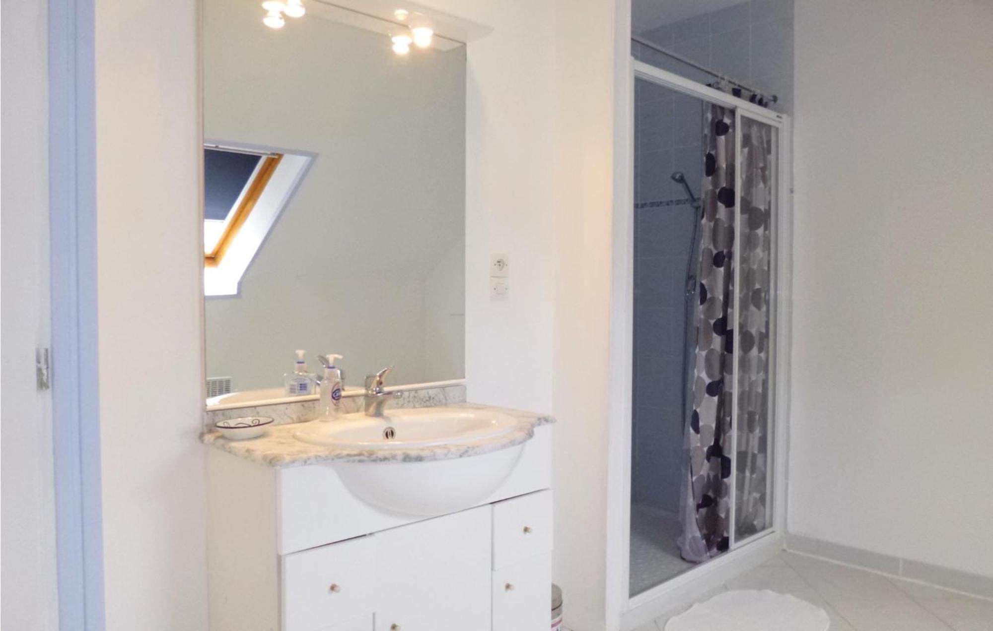 3 Bedroom Cozy Home In Brucheville Carentan-les-Marais Экстерьер фото